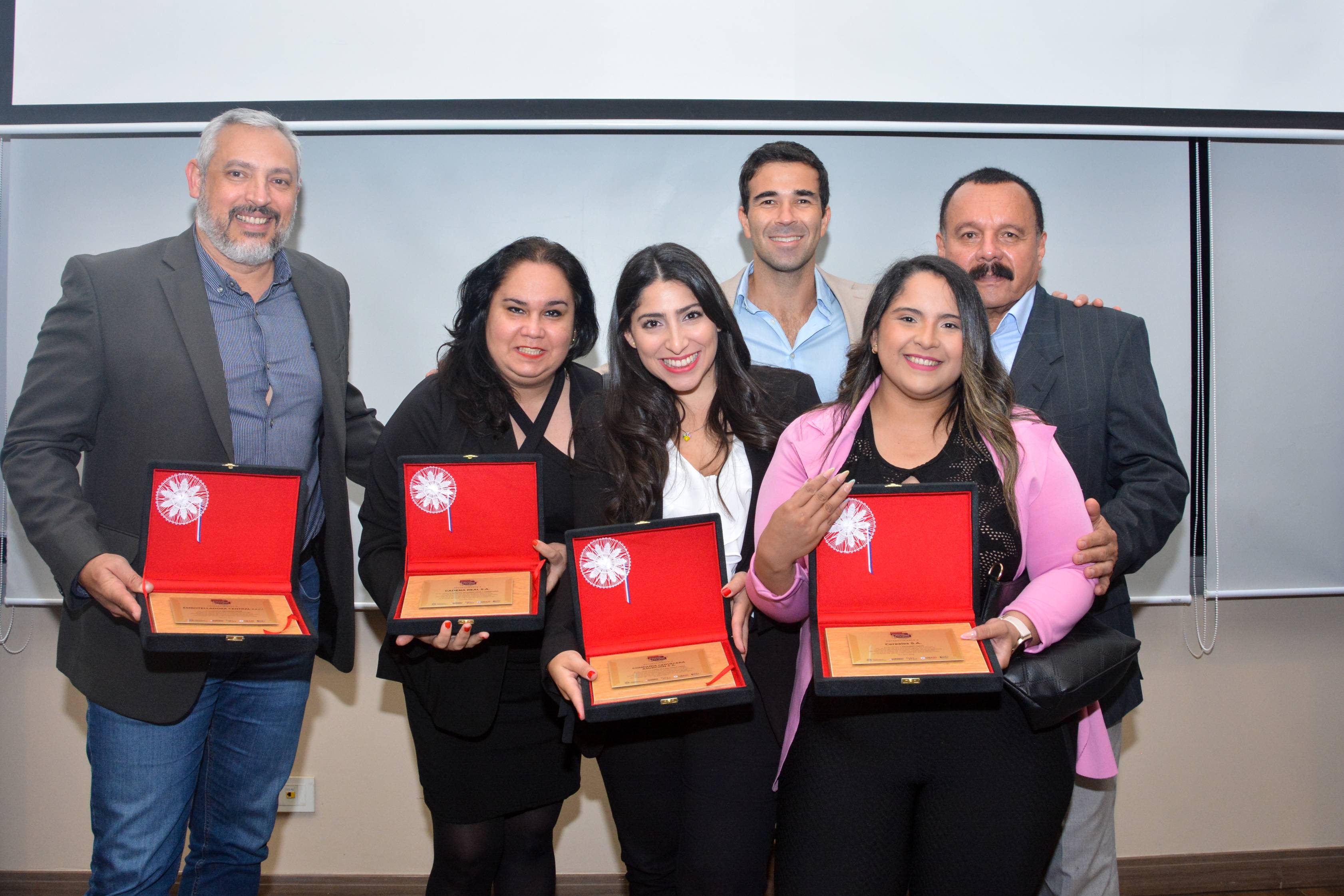 Empresas del Grupo Riquelme reciben reconocimiento por el cuidado de sus colaboradores y la comunidad ante el COVID-19